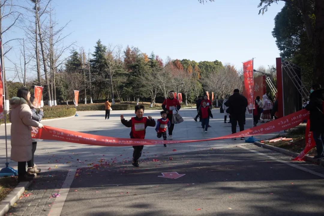 回望2024 启航2025 | 35273股份2025年度战略年会顺利召开 回望2024 启航2025 | 35273股份2025年度战略年会顺利召开